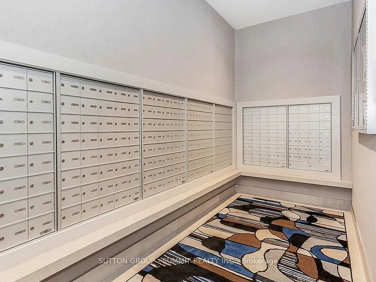 212 King William St #721 — Photo 17