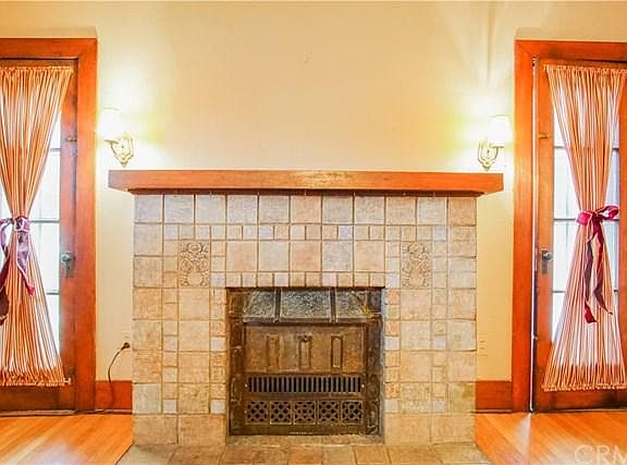 5th image of 325 E El Morado Ct