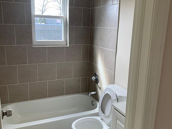 5th image of 88 Manor Dr