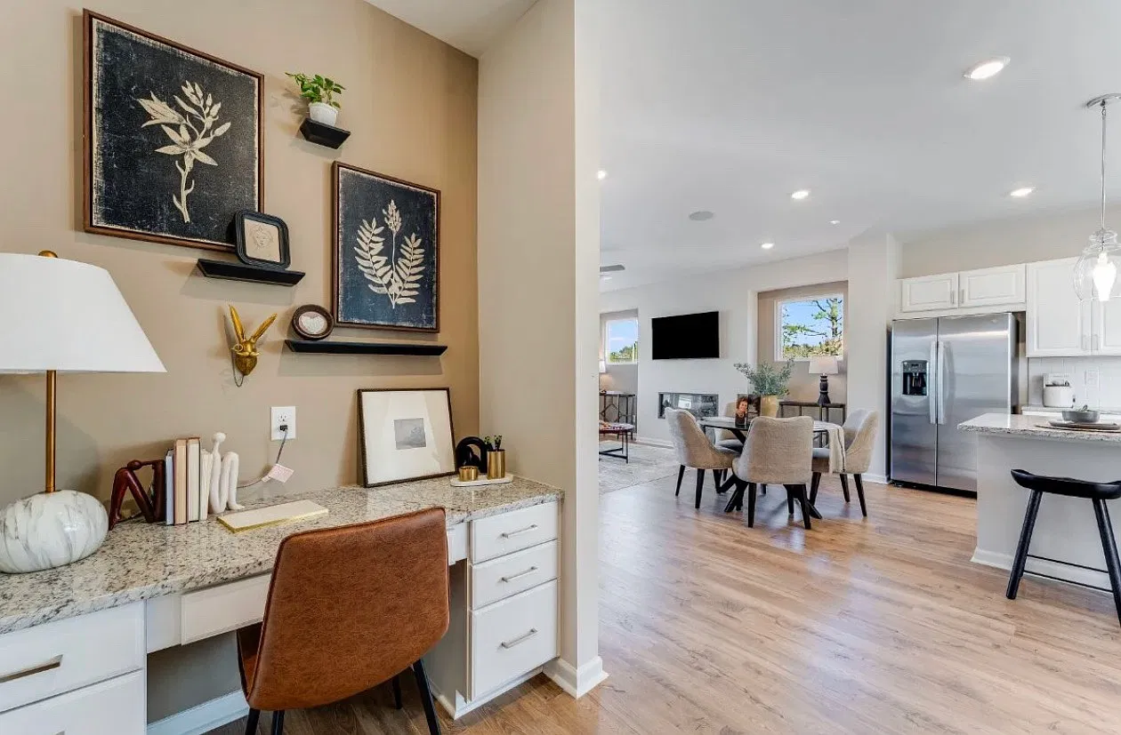 3 bed, 1967 sqft, $3,425 — Photo 2