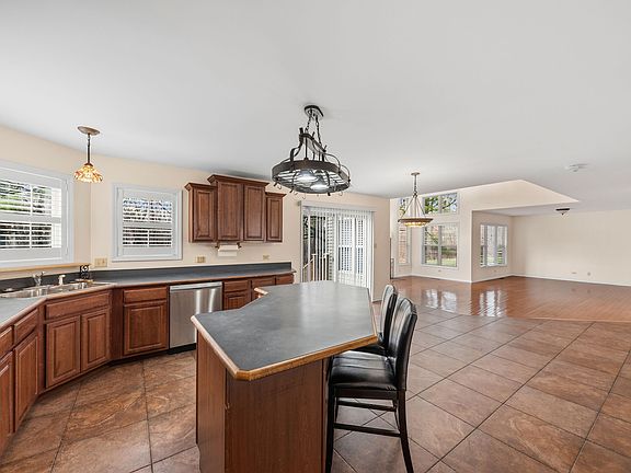 5th image of 7383 Emerson Ct