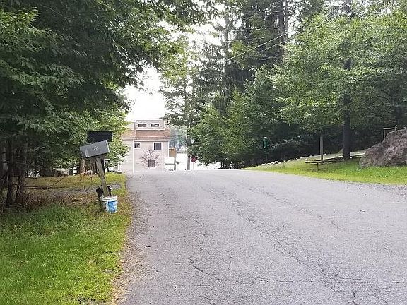 3rd image of 2912 Fairhaven Dr