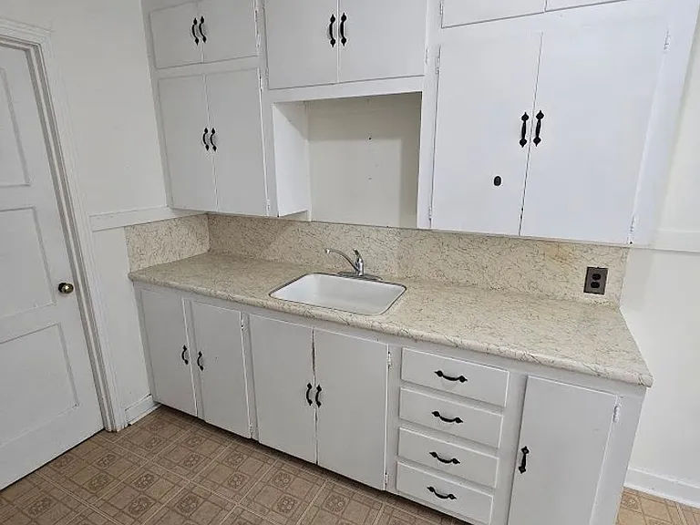 536 Garfield 1819 #6 — Photo 3
