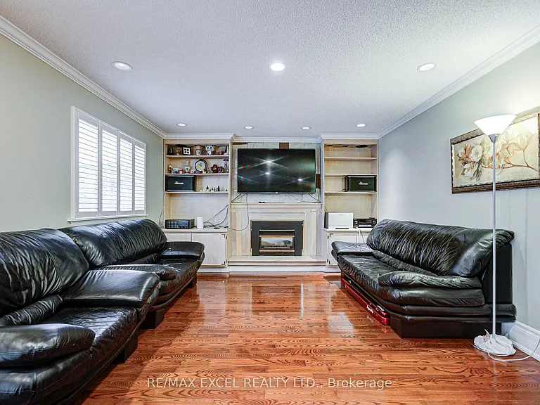 108 Babcombe Dr — Photo 18