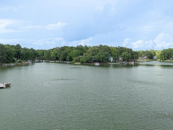 4th image of 8438 Bergen Dr