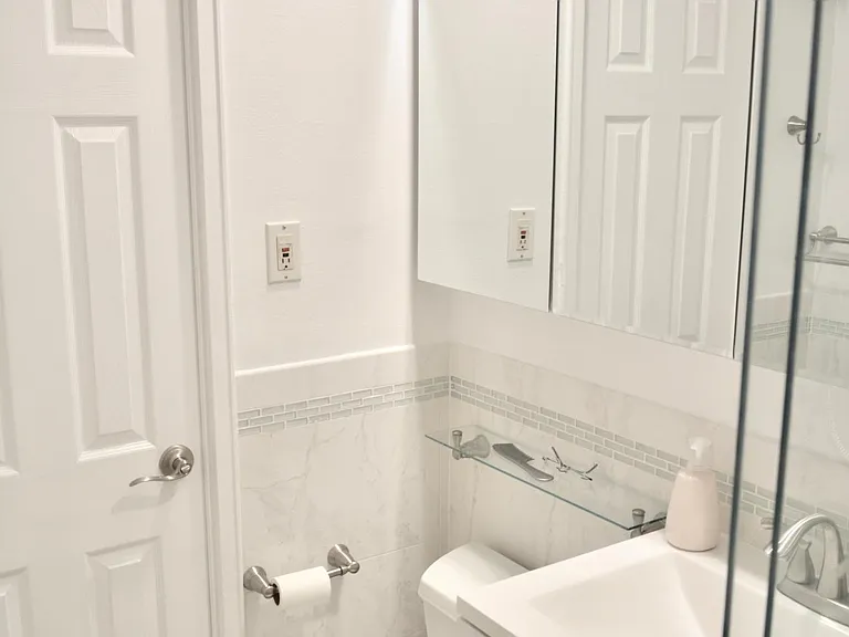 225 Saint Pauls Ave — Photo 16