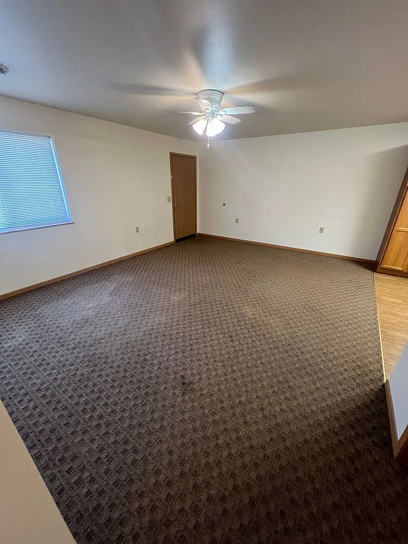 Lampe Estates 295 — Photo 3