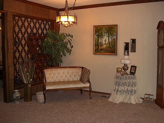 3rd image of 2413 Sherwood Dr
