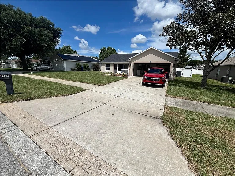 917 Marquee Dr — Photo 1