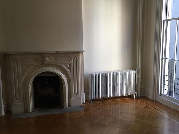 bedroom w/deck