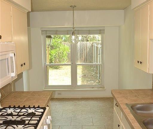 5th image of 3306 Whitepine Dr #B