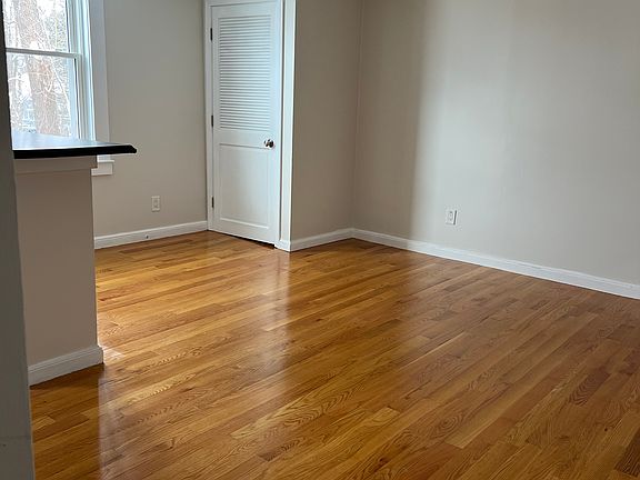 4th image of 73 Bank St APT 4