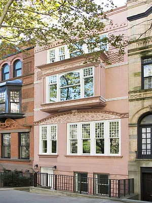 Sold by Sotheby's International Realty | media 2