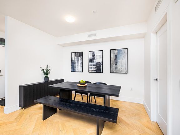 5th image of 601 W 31st Ave