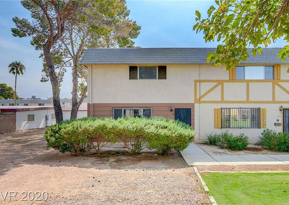 1st image of 216 Greenbriar Townhouse Way