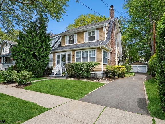 2nd image of 85 Carteret St