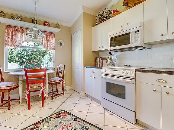 5th image of 5671 Swaying Palm Ln
