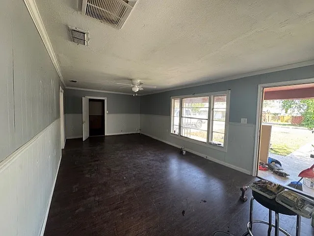 1321 W Frey St — Photo 9