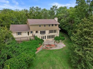 W305N6250 Beaver View Rd, Hartland, WI 53029