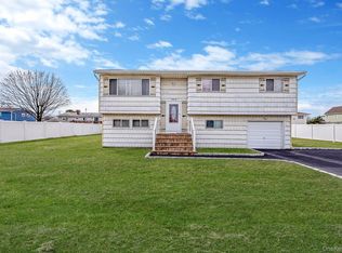 42 Centerwood Street, West Babylon, NY 11704