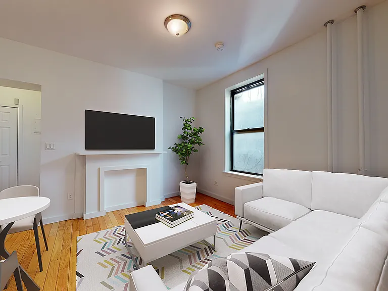 693 9th Ave #4R — Photo 2