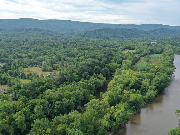 3rd image of 805 Shenandoah River Ln