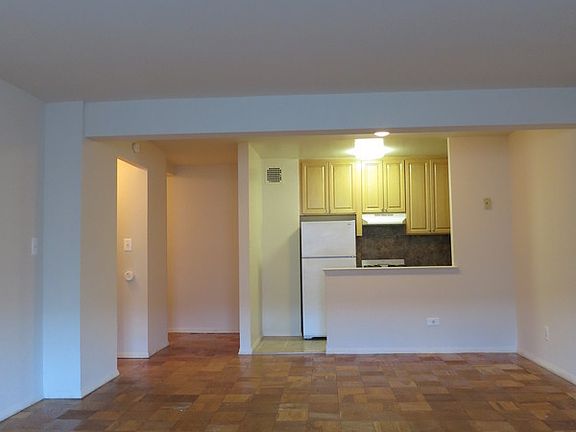 5th image of 655 Tysens Ln APT 5I