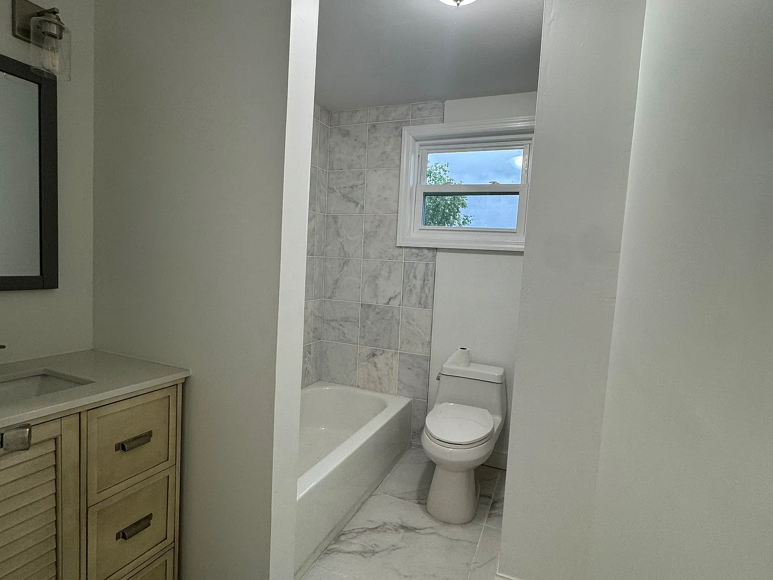 2 bed, $1,050 — Photo 4