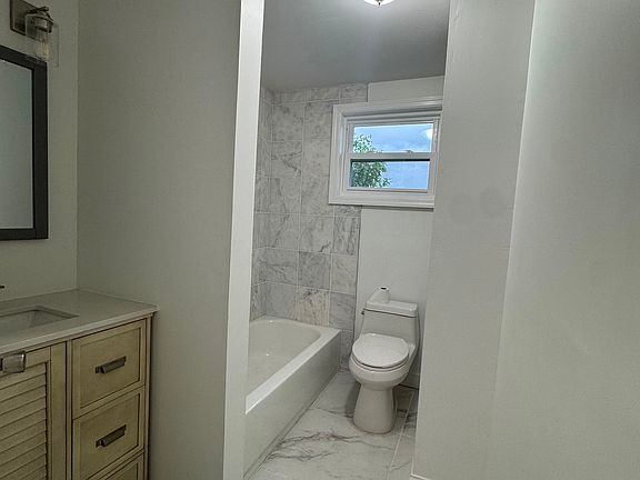 4th image of 1319 Bryn Mawr St Floor 2