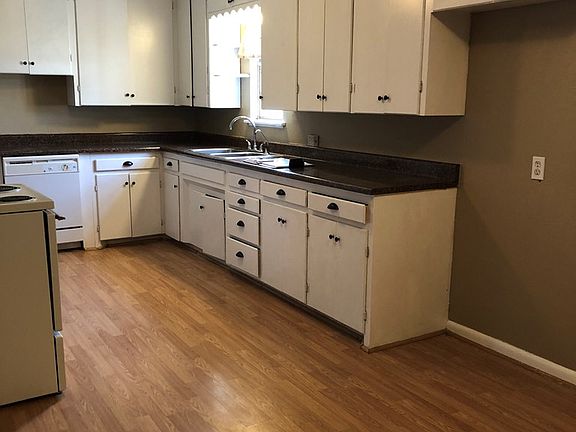 2nd image of 3221 N Mercury Ave