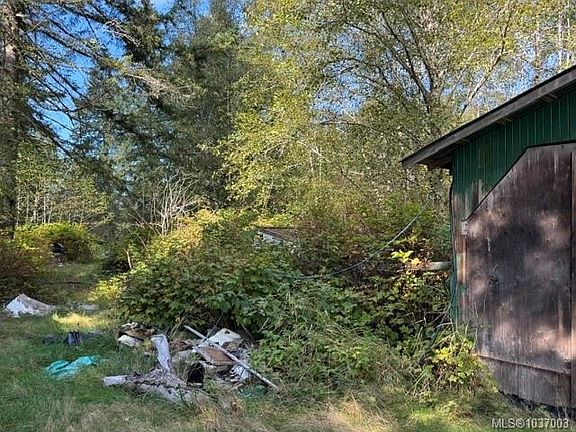 3rd image of 3476 Macaulay Rd
