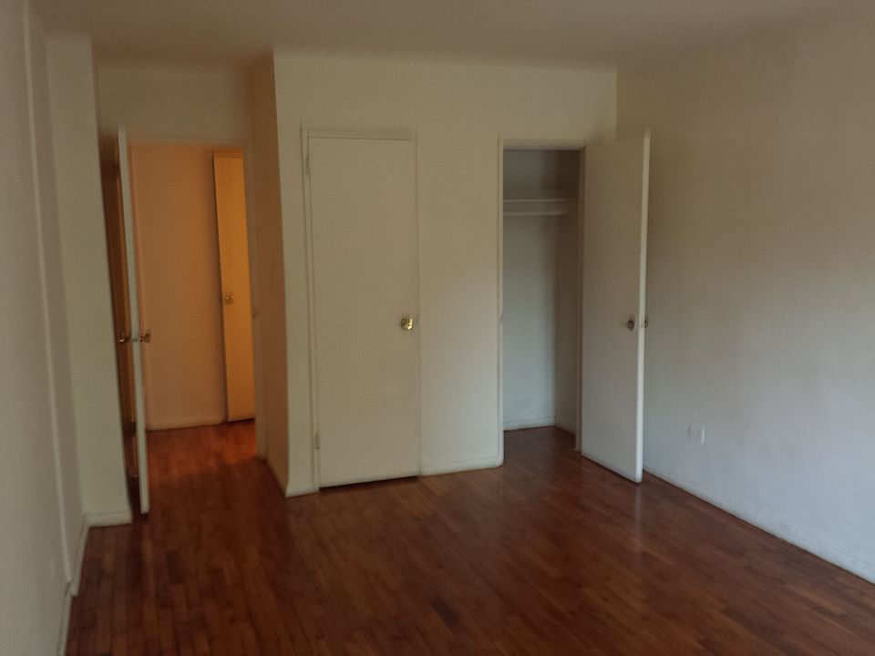 1st image of 10212 92nd Ave