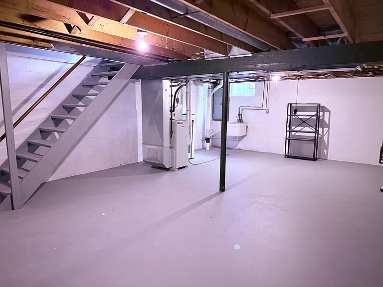 4052 Canterbury Dr — Photo 9