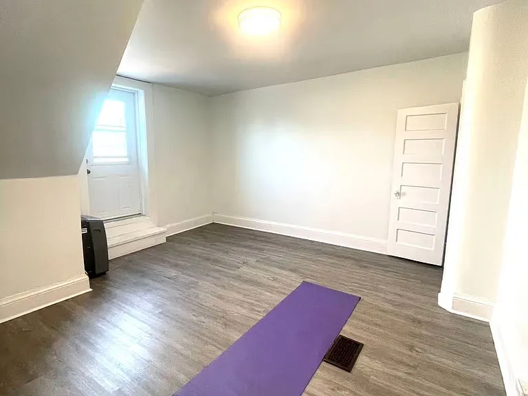625 Bathurst St — Photo 3