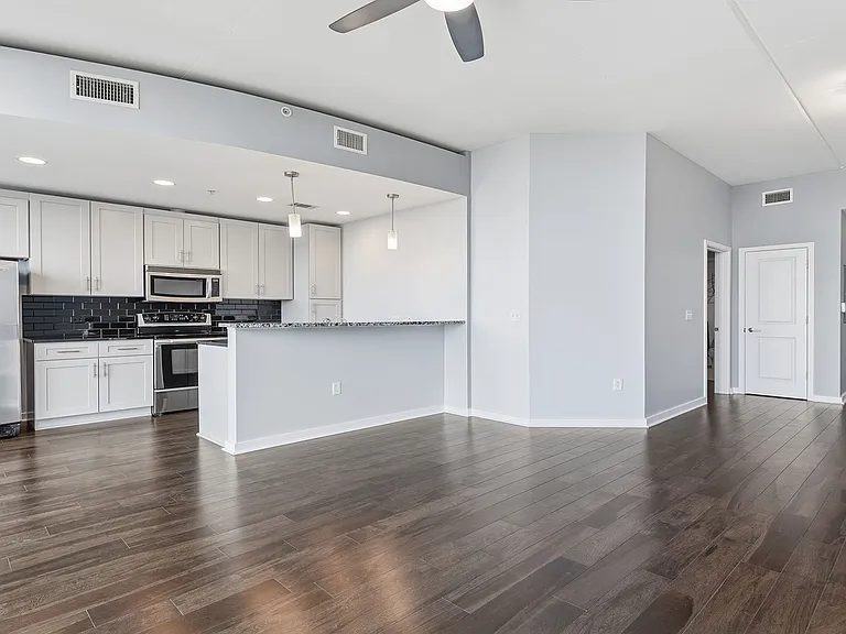 777 N Ashley Dr — Photo 11