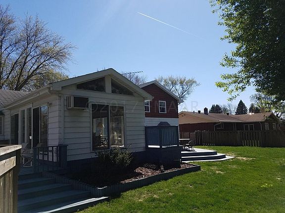 Large Sunroom and Private Backyard