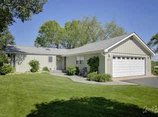 812 S Riverside Dr, McHenry, IL 60050