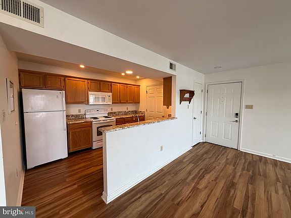 3rd image of 5401 Oxford Dr APT 12