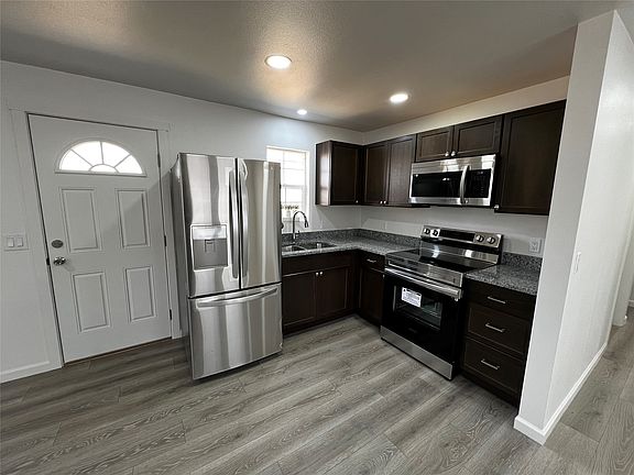 2nd image of 1207 Taos Ln