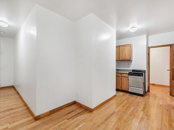 3rd image of 530 E 13th St #6E