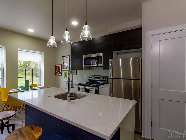Elaine Lofts — Photo 13