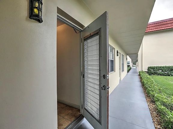 3rd image of 73 Royal Oak Ct APT 107