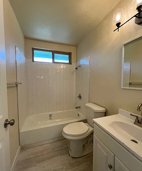 1041 W 9th St #B — Photo 12