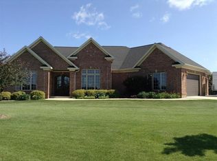 1806 Heritage Rd, DECORAH, IA 52101