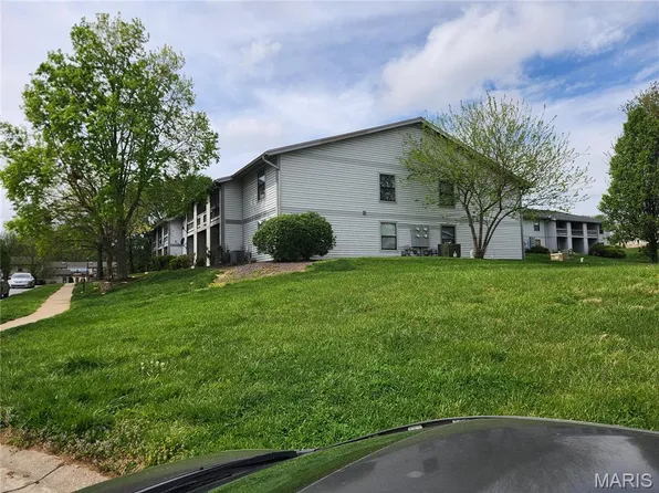1615 Summergate Pkwy, Saint Charles, MO 63303