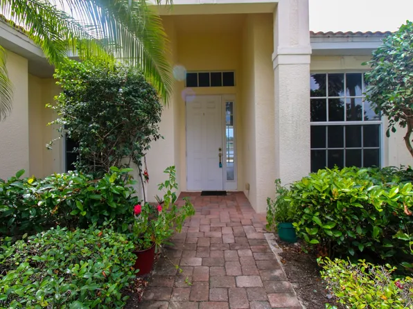 3927 Aurora Ct, Naples, FL 34116