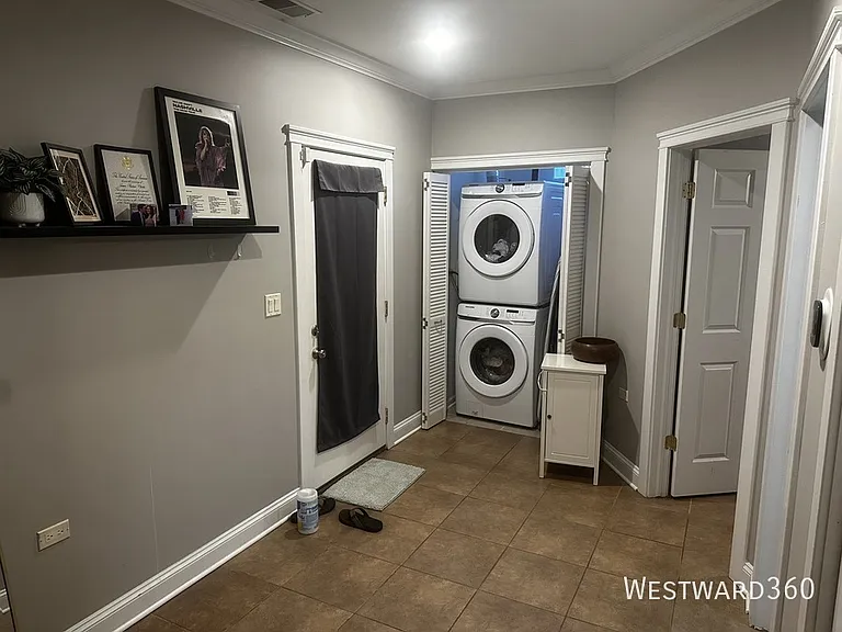 1226 W Huron St #101 — Photo 14