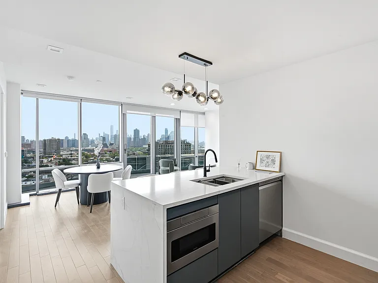 628 Summit Ave #1 — Photo 50