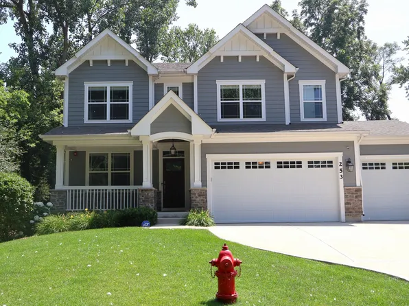 253 E Ellis Ave, Libertyville, IL 60048