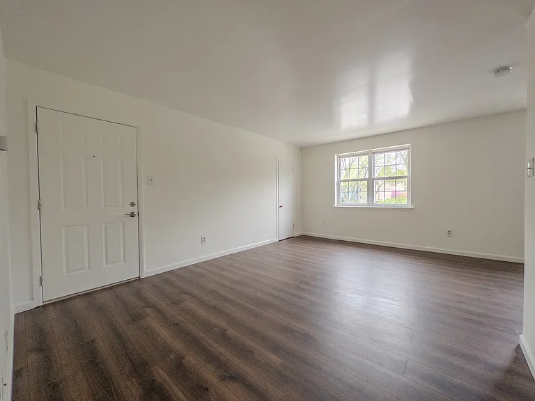 Whiteland Ave Apartments — Photo 5
